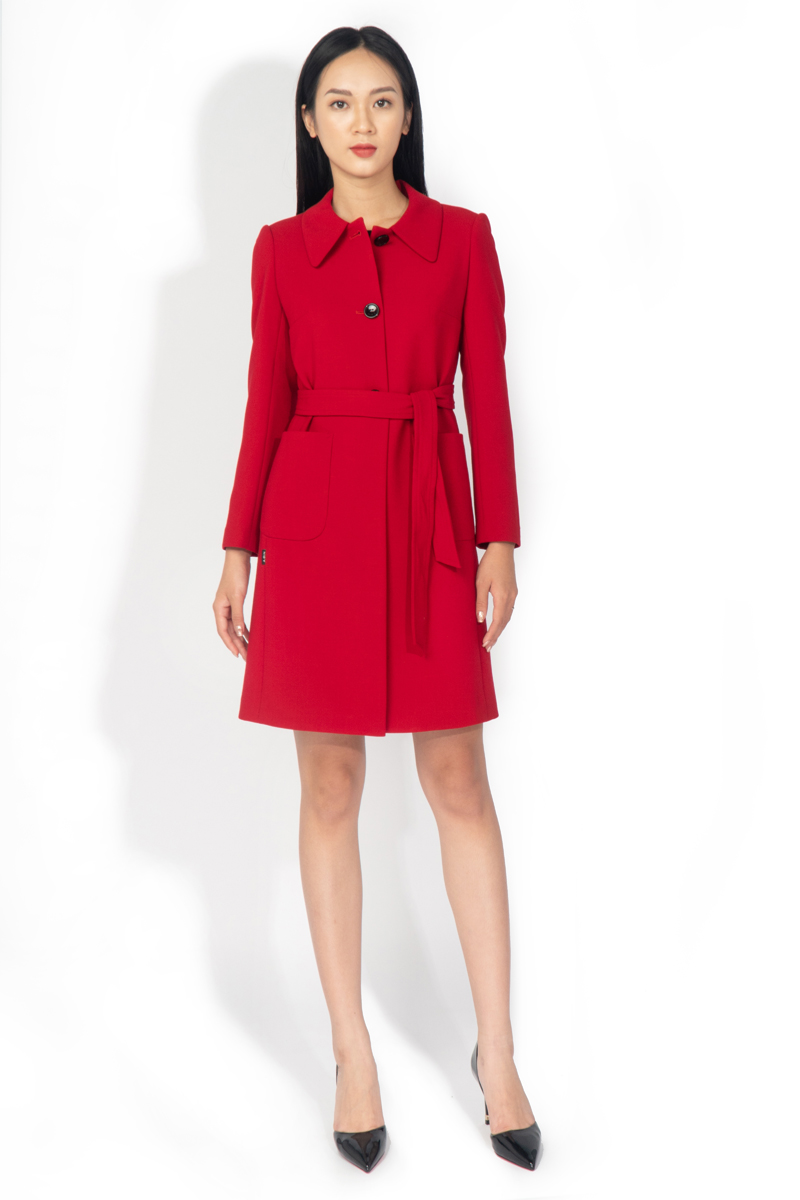 ​Áo khoác măng tô nữ màu đỏ sang trọng nhất thu đông 2018 – 2019. 